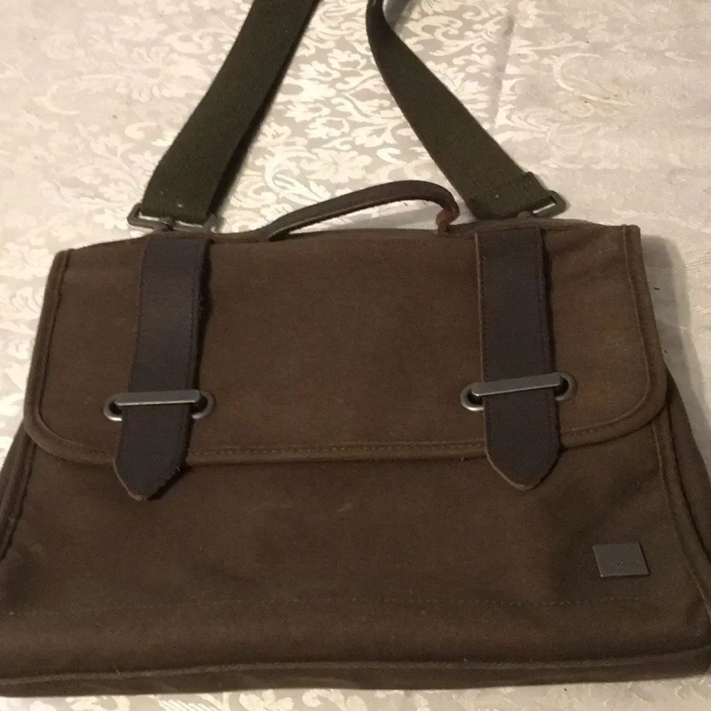 Knomo London Briefcase
Messenger bag